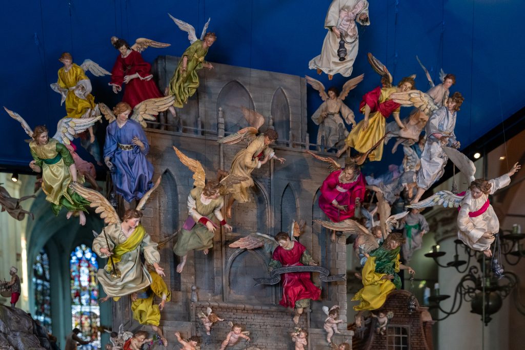 Engelen in de Napolitaanse kerststal Museum Catharijneconvent (Foto Femke Lockefeer)
